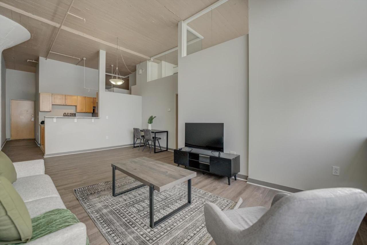 Frontdesk Waterfront Apts Downtown Cleveland Apartment Ruang foto