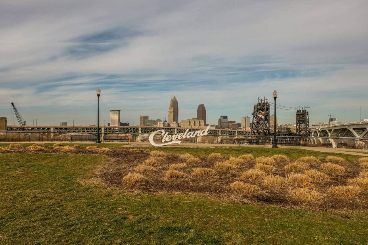 Frontdesk Waterfront Apts Downtown Cleveland Apartment Bagian luar foto