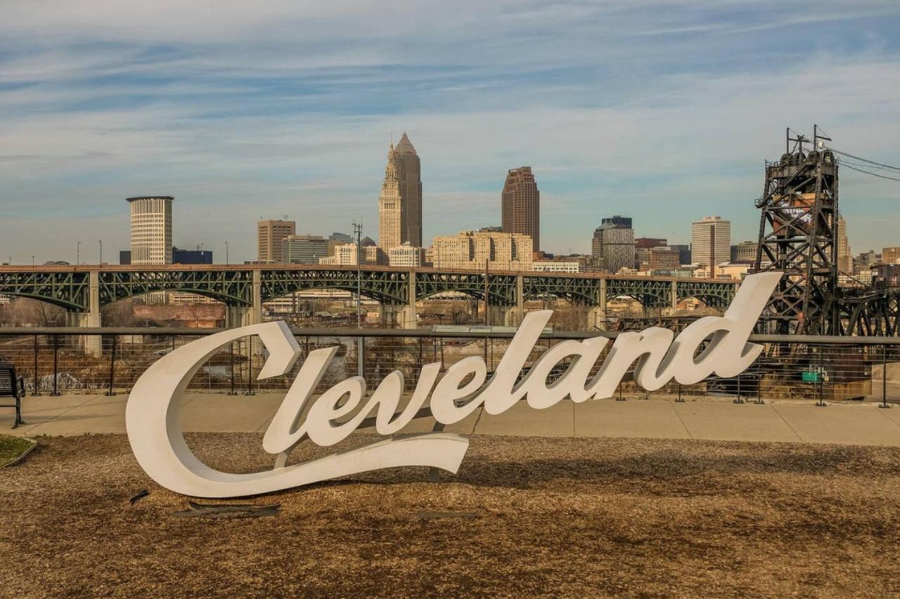 Frontdesk Waterfront Apts Downtown Cleveland Apartment Bagian luar foto